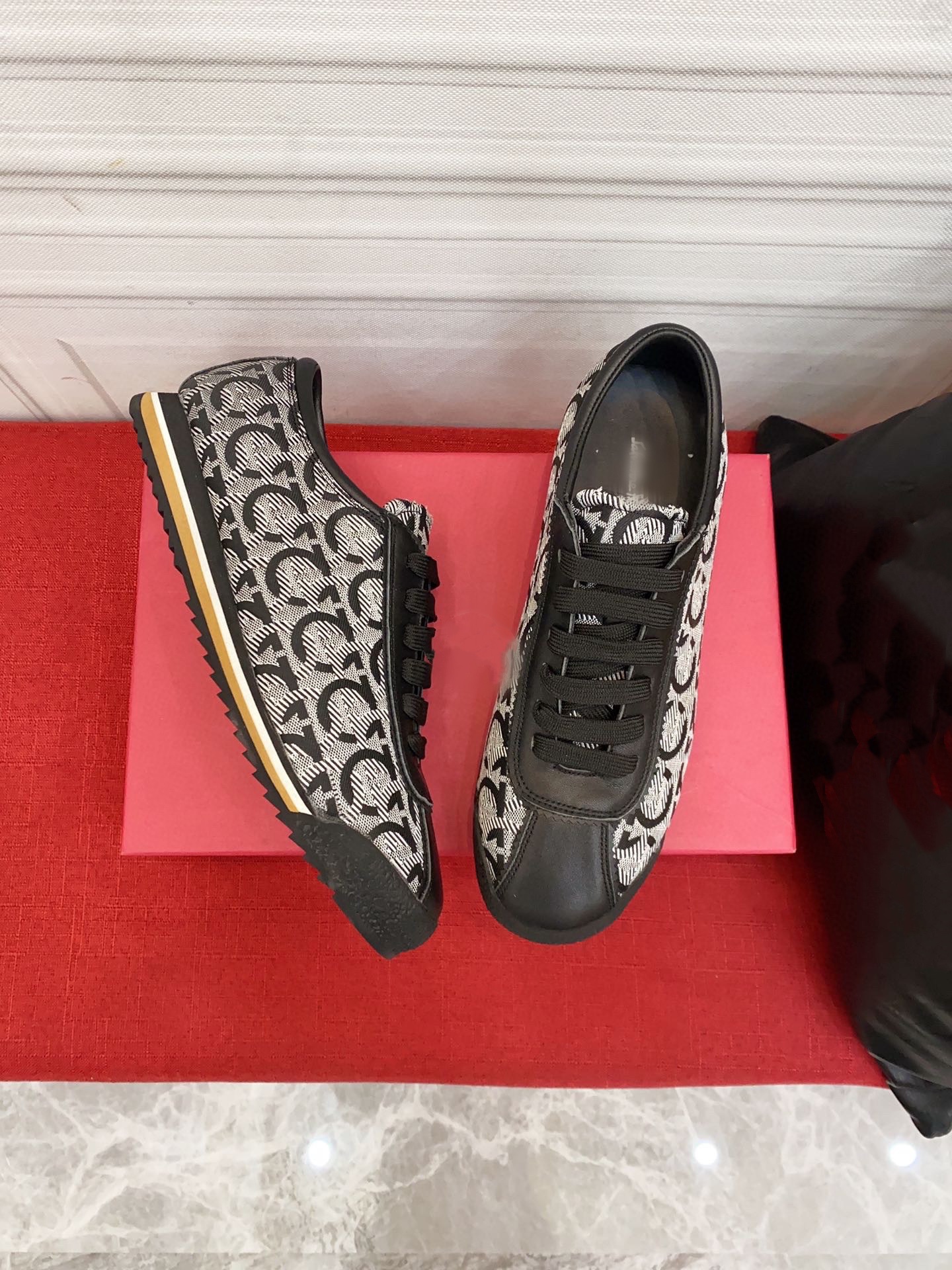 

Top fashion men designer dress shoes letter pirnted lace up high quality Luxury Mens casual sports sneakers trainers shoe with orginal box, Black