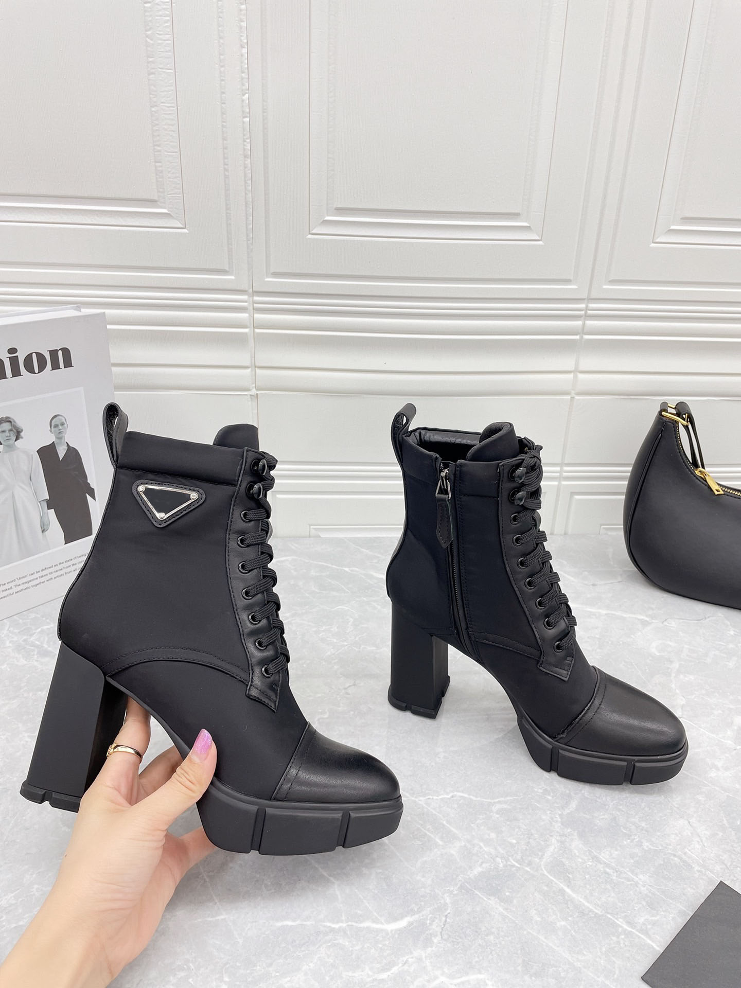 

British triangle buckle high heel thick soled sports boots classic fashion leather material size 35-40, Black