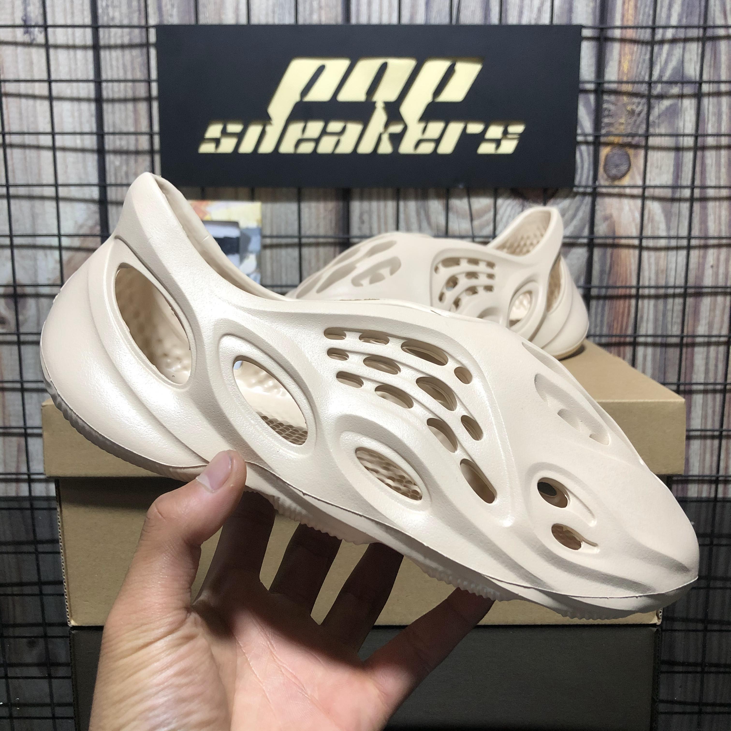 

Top Quality Slides Graffiti Bone Resin Desert Sandy Rubber Slippers Summer Brown Flat Men Women Beach Foam Runner Size 36-45, Gift