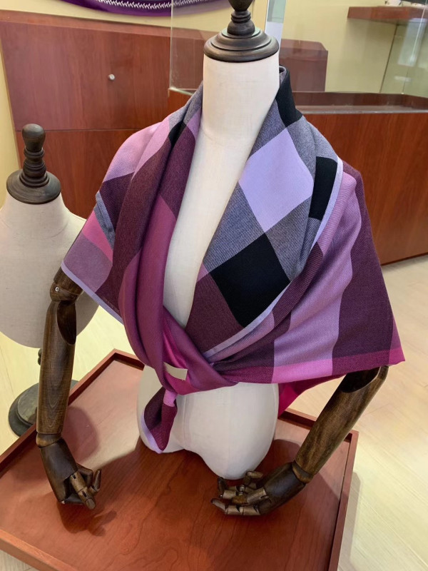

2021 new Fashion leisure scarf is a complete set of high-quality clip-on scarves specially for temperament cashmere men and women 200*80cm