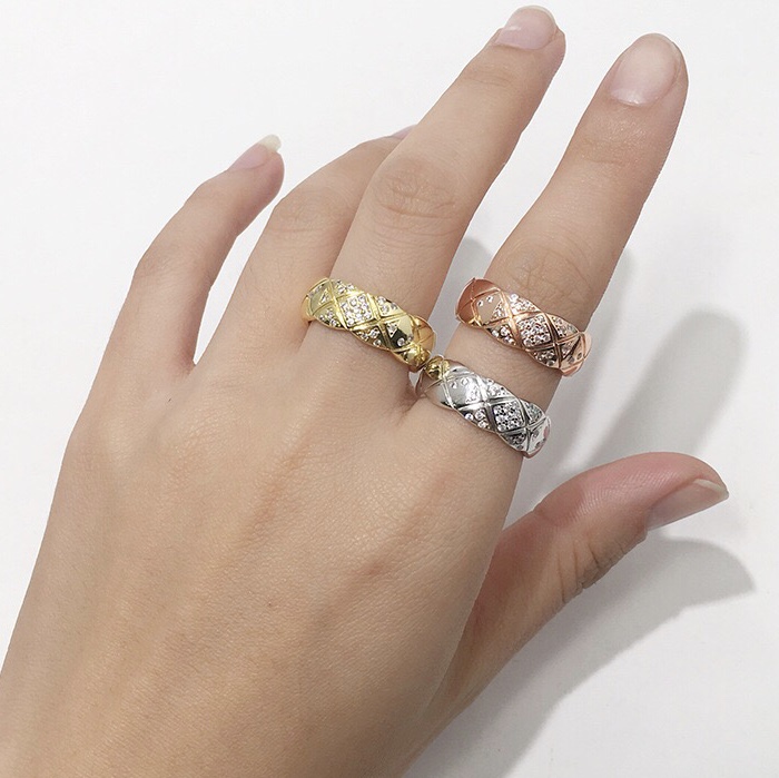 

fashion jewelry Women Rings Silver Gold Band Ring with diamond pattern for couple 316L Stainless Steel Matrerial good quality