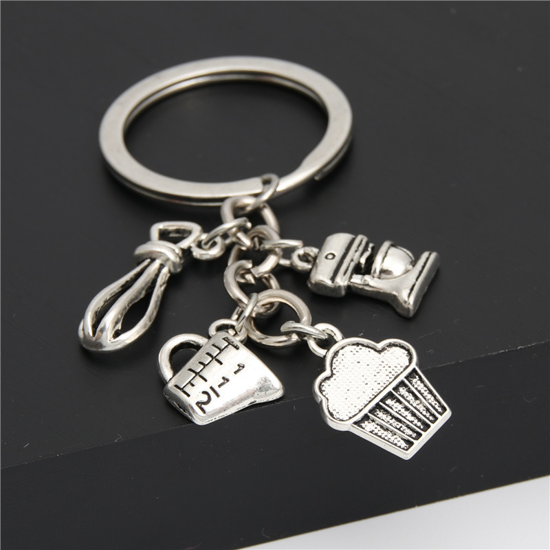 

Girl Dream Small Fresh Handmade Cake Keychains Pizza Baking Mold Metal Keychain Men Car Women Bag Pendant Keyring Jewelry Gift