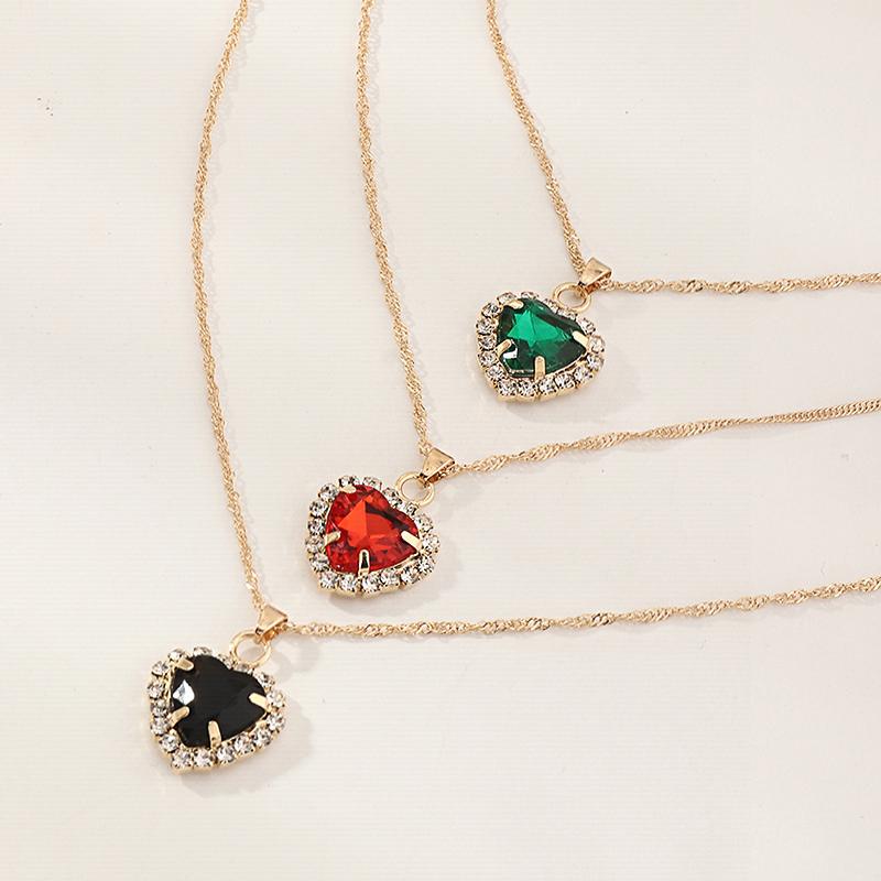 

Shiny Heart Crystal Pendant Necklace For Women Exquisite Gold Color Twist Chain Fashion Jewelry Gift Chokers