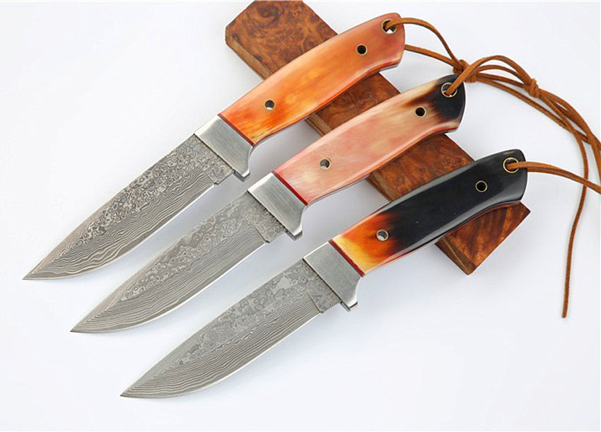 

High Quality Damascuss Survival Straight Hunting Knife VG10 Damascus Steel Drop Point Blades Cow Horn Handle Fixed Blade Knives With Leather Sheath