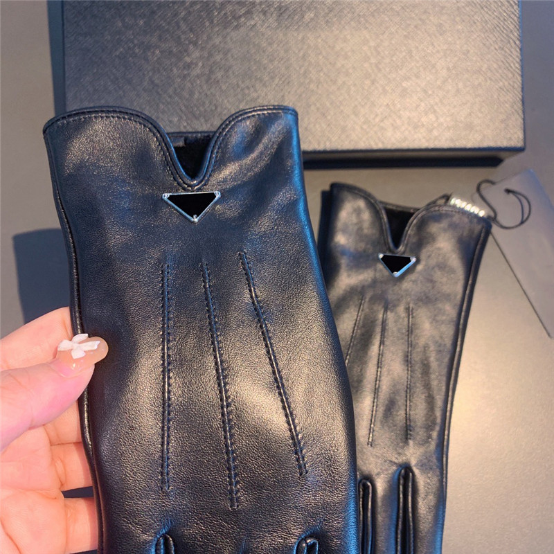 

Chic Metal Triangle Label Leather Gloves Plus Velvet Warm Thick Mittens Outdoor Sports Windproof Glove With Gift Box
