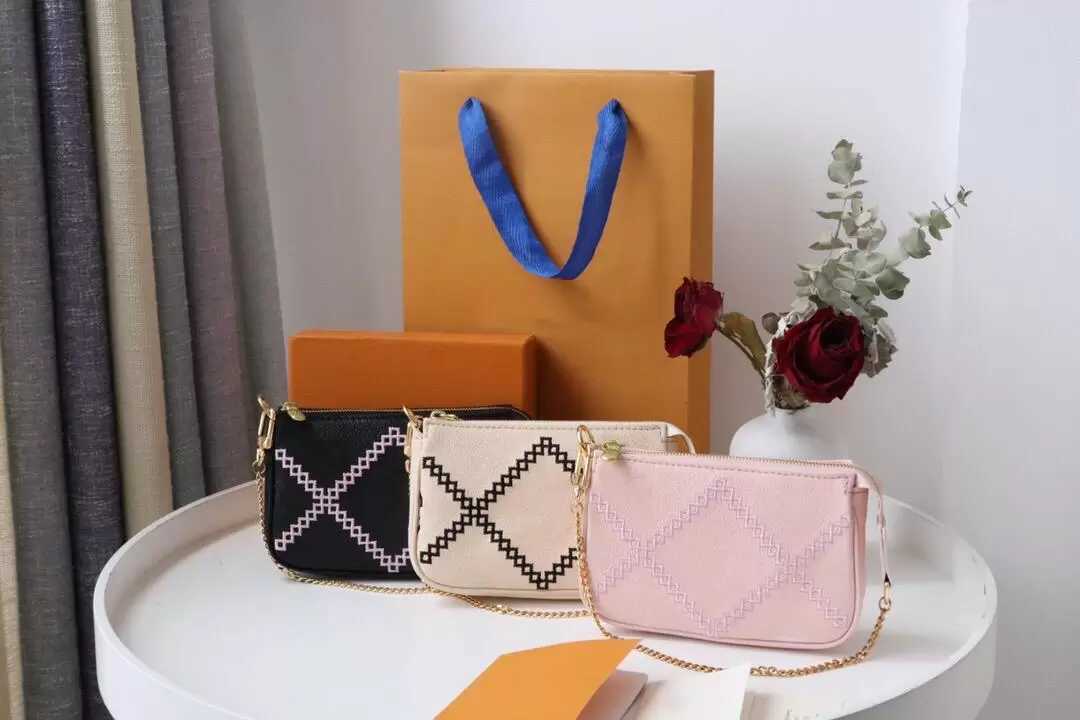 

happy_buy_bag 2022 Quilted Bag Luxury Designer Bags Women Fashion link tote Soft Grain Leather Clutches Mini Pochette Accessoires Handbag mini bags, Pink