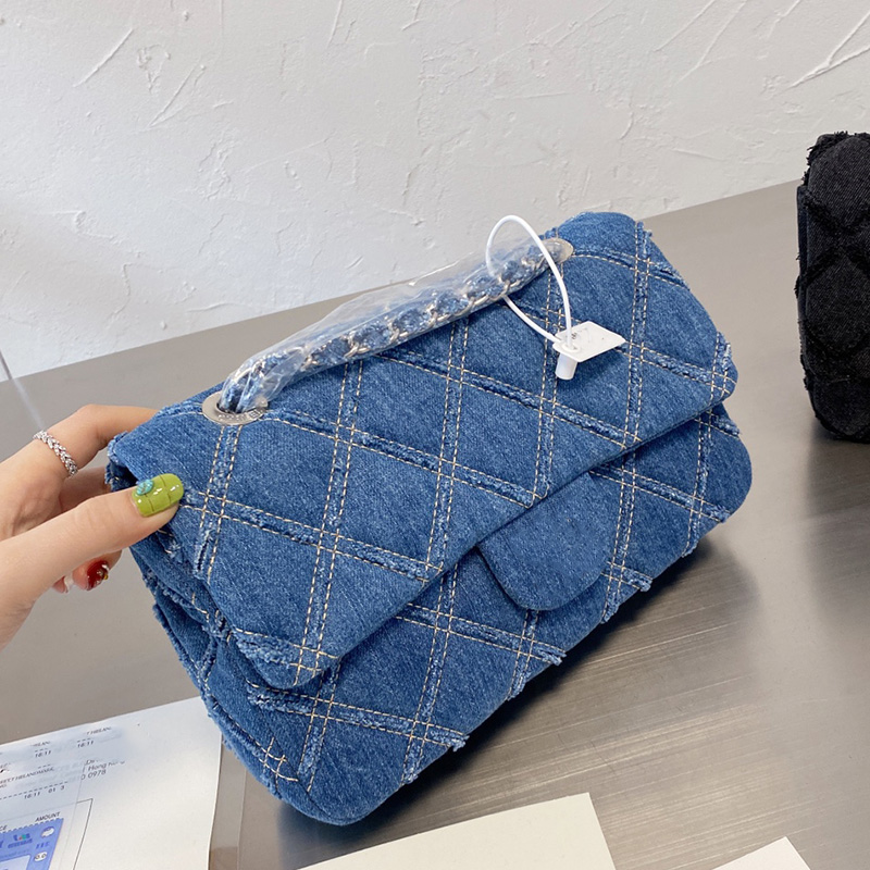 Luxurys Designers Sac Classic Mini FLAP Matelasse Denim Jeans Bleu Double Chaîne Interwoven 20S Spring Summer Portefeuille sur manche Tote Crossb