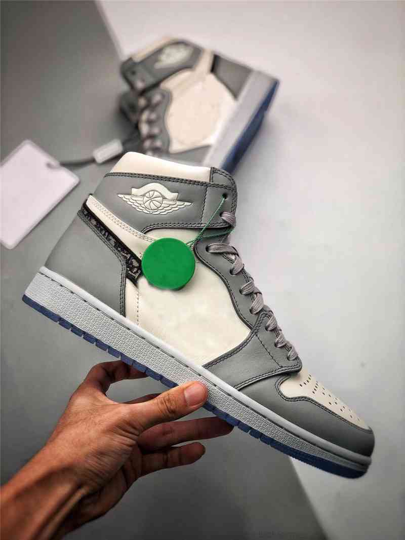 

Released Authentic 1 High OG Athletic Shoes Man Woman 1S Wolf Grey Sail Photon Dust White With Original Box Bag CN8607-002