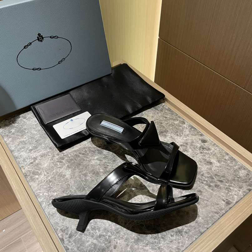

2021 brand luxury designers spring and summer women pointed flat heel slippers fashion size 35-40 comfortable with box dust bag, Black
