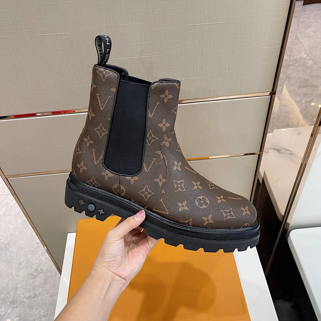 Mens Rhyton Chaussures Sneaker avec la bouche Lèvre Imprimer Designer de luxe NY Yankees Femmes Vintage Formateur Hommes Oversize B38