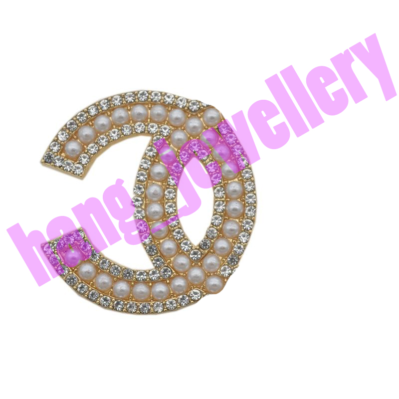

Classic Pearl Brooches Letter Designer Brooch Women High Quality Silver Pins Dress Swear Clothes Pin Open as C, Gray