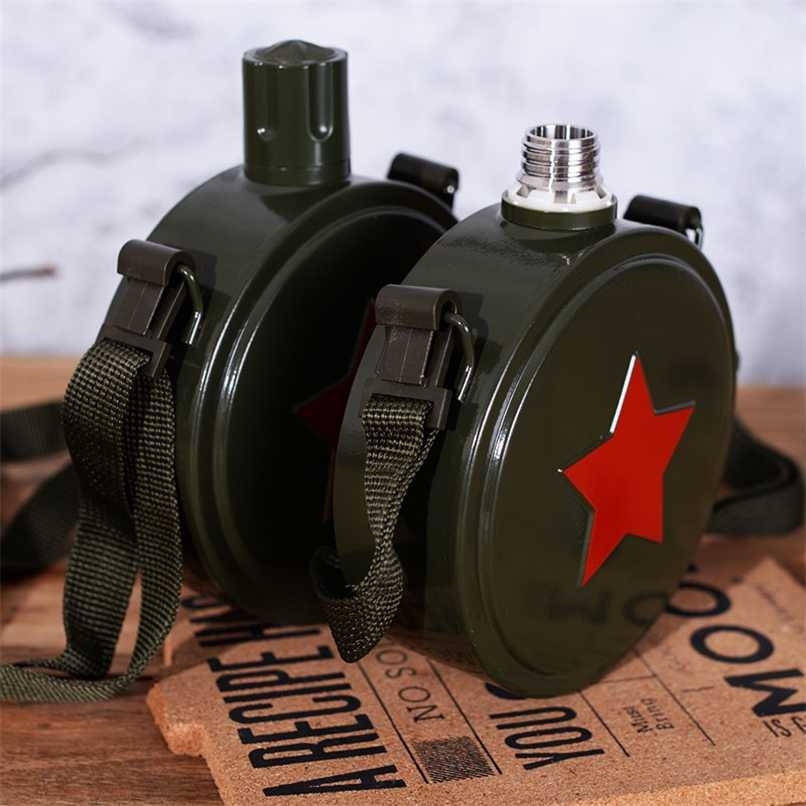 

560/800ml Stainless steel 304 Hip Flask Camouflage military kettle sports outdoor Army Flagon Camping Bicycle My Water Bottle 211122, 560ml