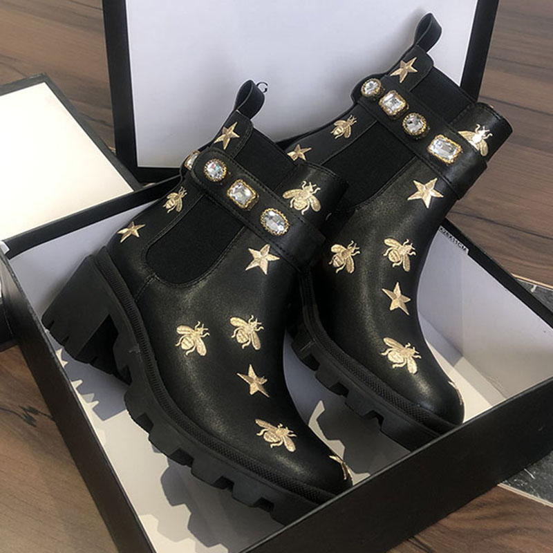 

2021 Women Designer Boots Martin Desert Boot Flamingos Love Arrow 100% Real Leather Medal Coarse Non-Slip Winter Shoes Size US5-10, Double box(buy separately;not deliver)