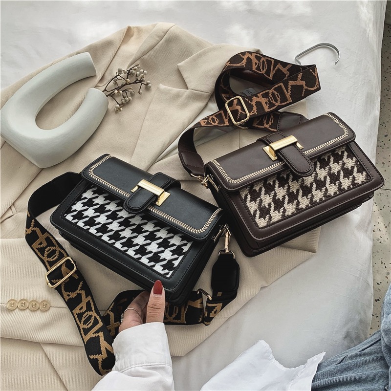 

2022 Female bag new minority fashion retro student versatile autumn and winter broadband messenger bag 20.5cmx15cmx8cm bao004, Black