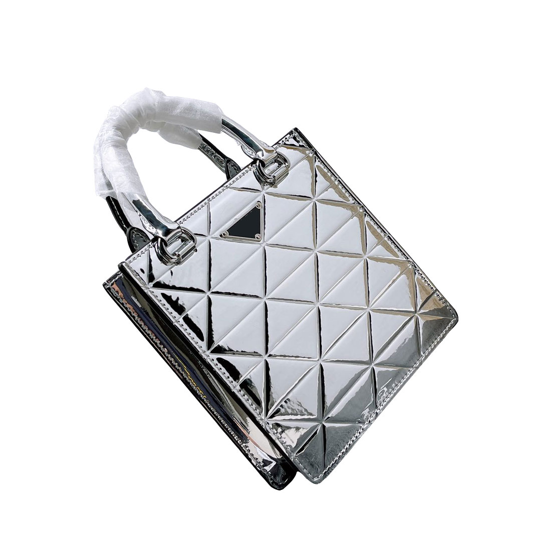 

Designers Classic Mirror Surface Mini Totes Lady Crossbody Bags Handbags Italy Brand Women Patent Leather Shoulder Bag Luxury Designer Chain Bags 18CM, Silver
