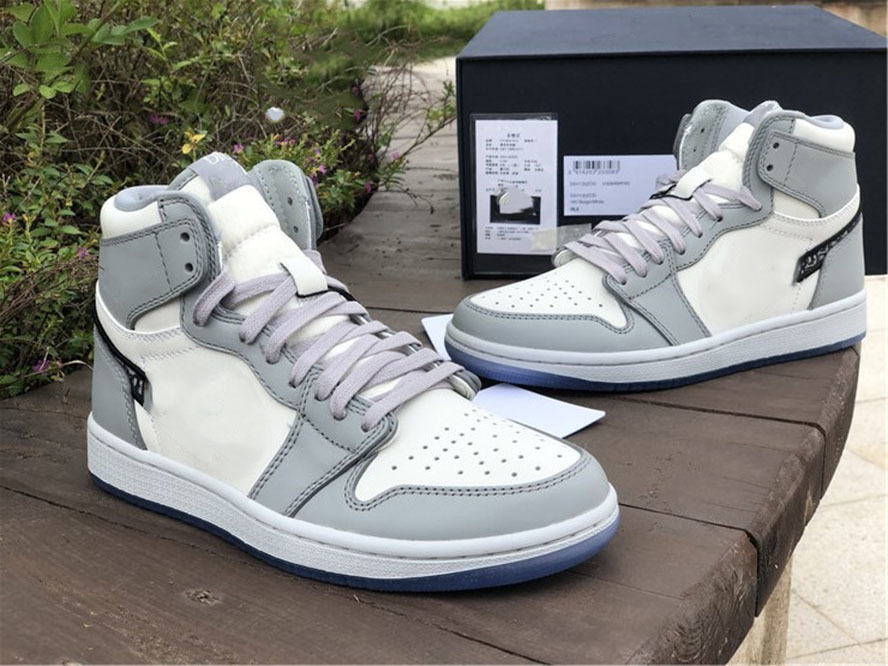 

Special Edition Jumpman 1 1s High Luxury Joint Name Basketball Shoes Mens Womens Fashion Luxurys Designers Trainers Sneakers Top Quality, Cream