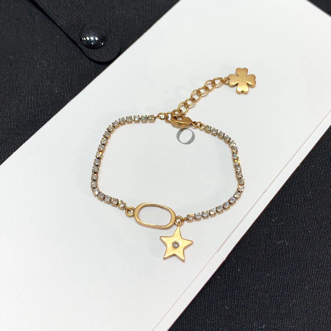 

Luxurys Designers Women's fashion charm bracelet Diamond inlay 2021 classic temperament jewelry girl gift party nice