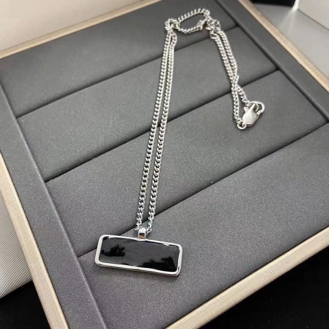 

Mens designer necklaces luxury design pendants silver black white high end Personalized Street trend Punk hip hop jewelry womens fashion necklace jewellery