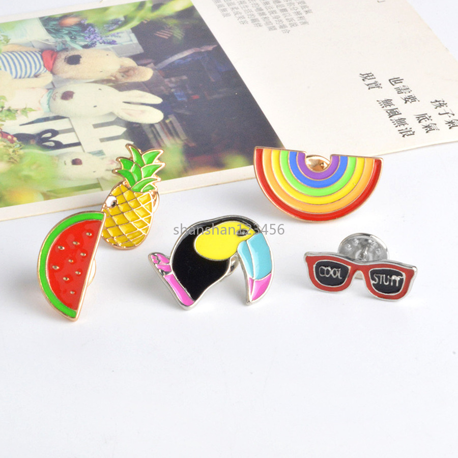 

Enamel Brooch Pins Rainbow Glass Watermelon Cartoon Lapel Pin for Women Men Top Dress Cosage Fashion Jewelry Will and Sandy