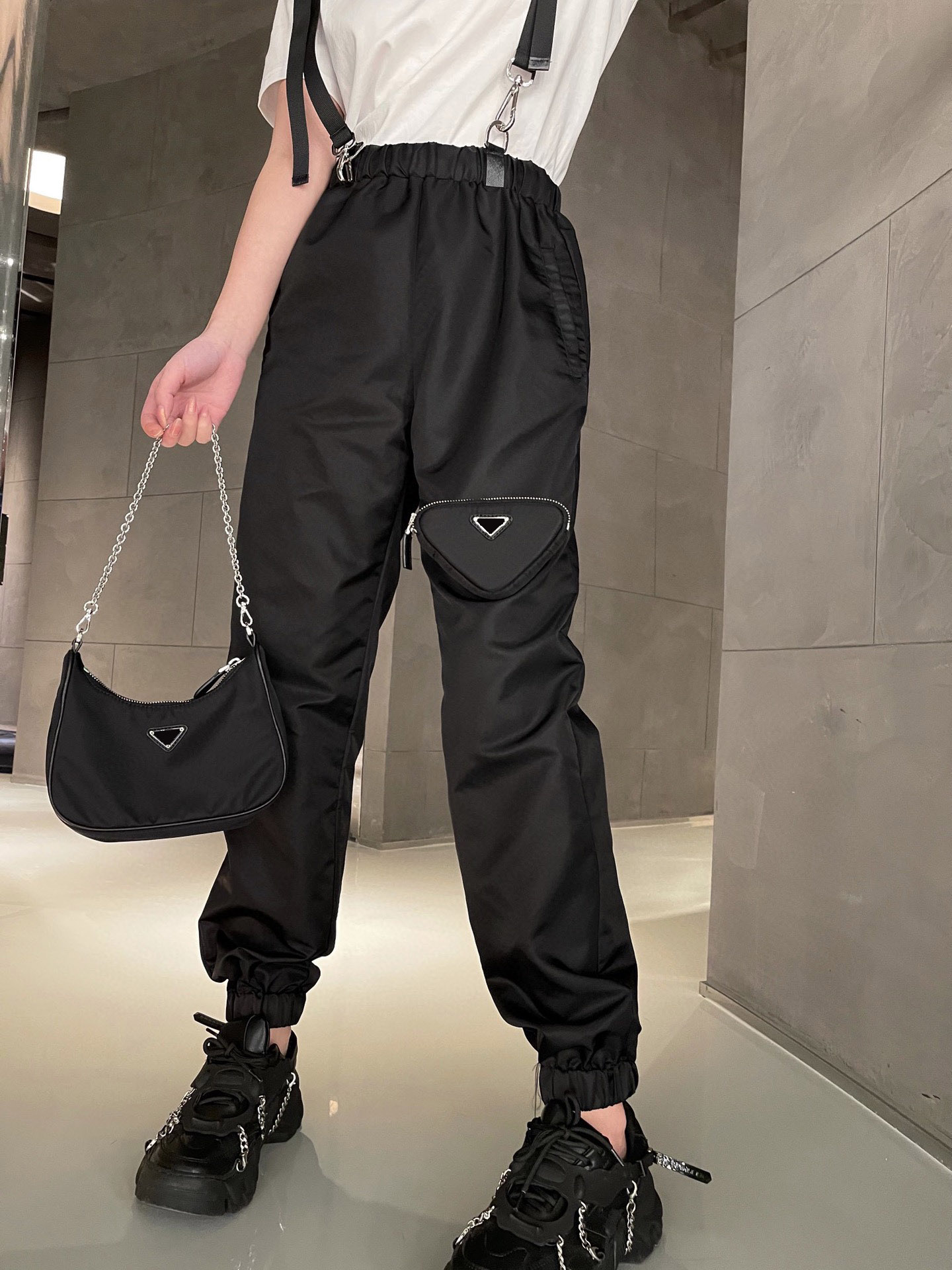 

21 European hot models womens pants casual work shopping Overalls Imported nylon high-quality top Must-have fashionistas Loose and comfortable strap design trouser, Black
