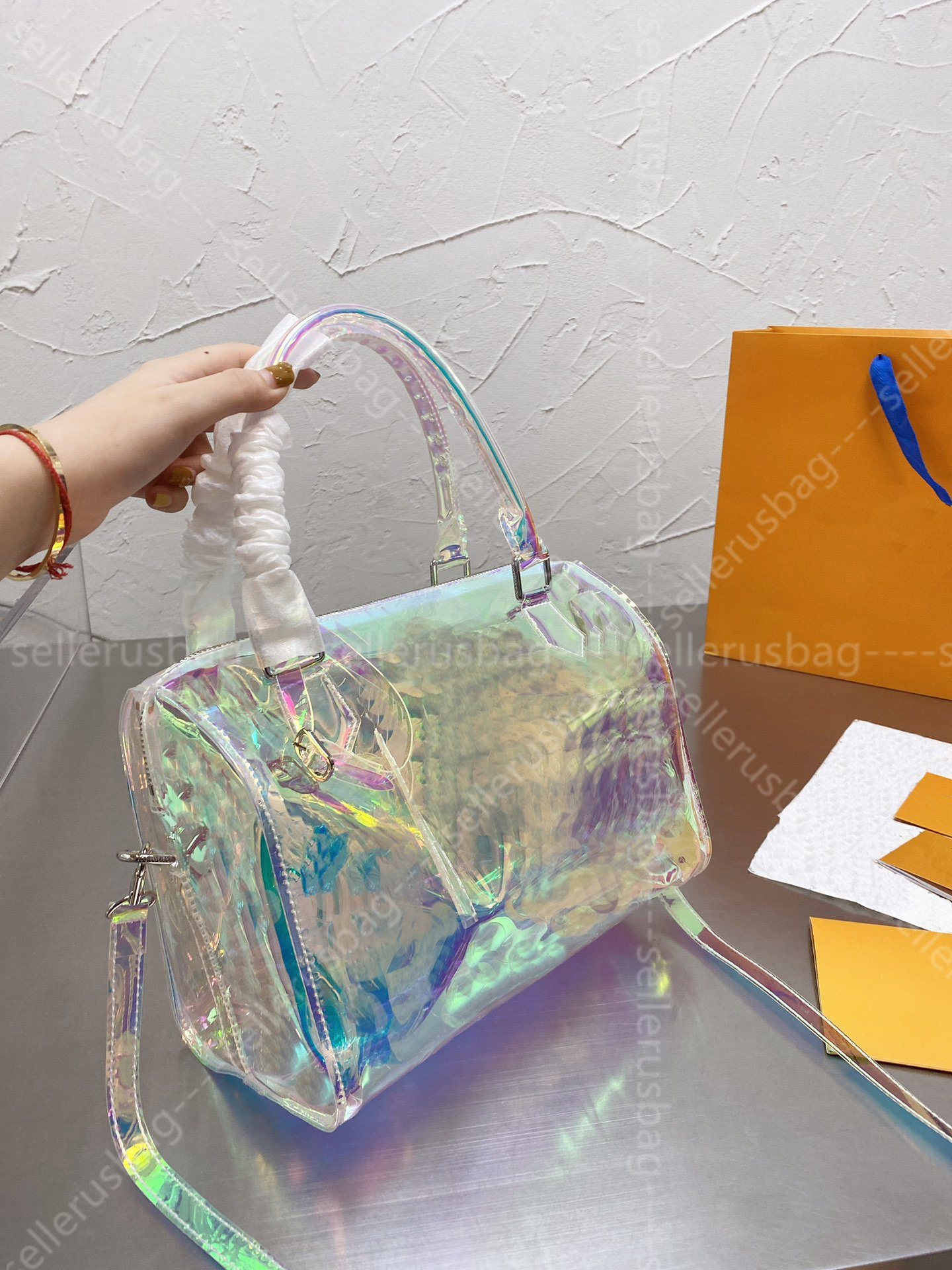 

2021 New Female Dazzle Colour Transparent Portable Laser Bag Shoulder Beach Tote Bags Handbags Women Totes Handbag, As pic