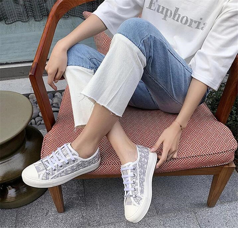 

Fashion Women's Dress Shoes high quality Embroidered canvas shoe female Classic Design flat base shoe ladies work shoes D101825, Extra freight