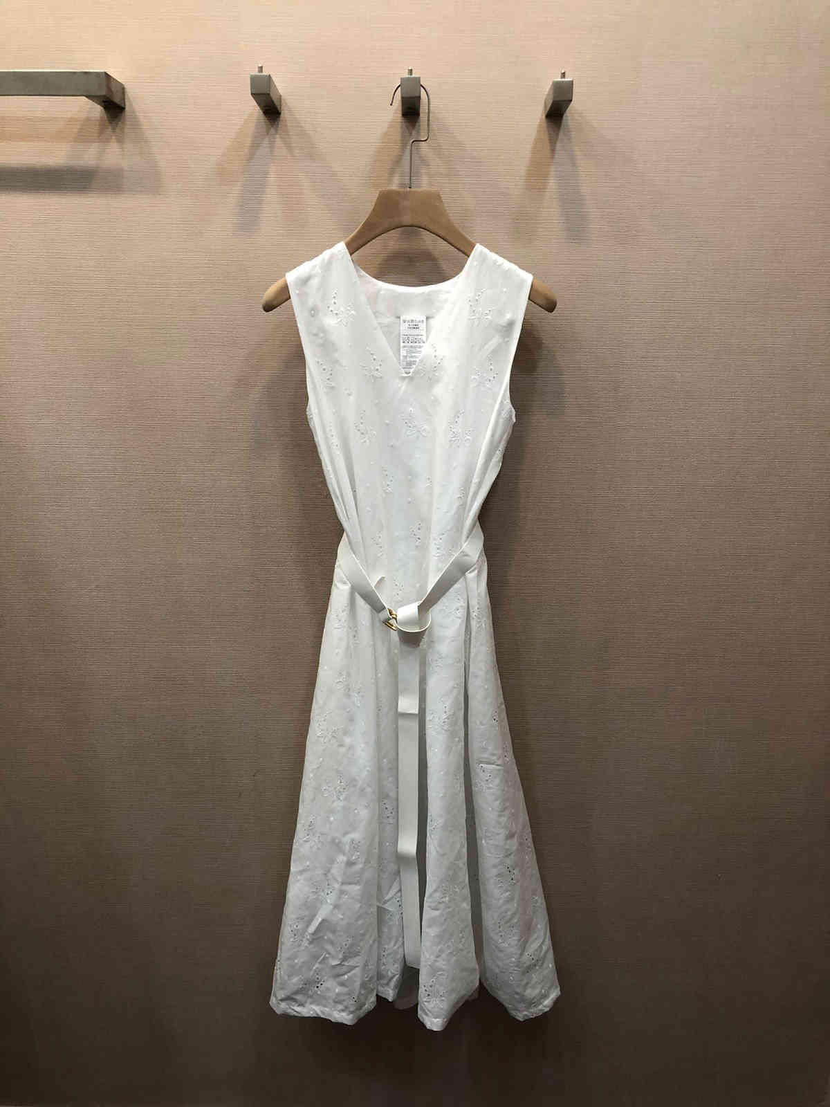 

Casual Dresses Luxury Italian Designer High Quality Embroidered Cotton Collection Sleeveless Flare Belted Elegant Dress FHDS, 1# shoe box