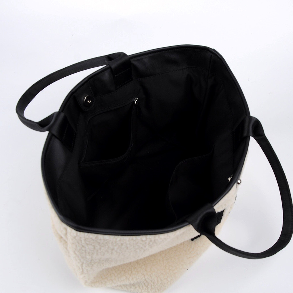 

2021 japan single wool bag lamb maotuote large capacity commuting shoulder women's plush, Black;red