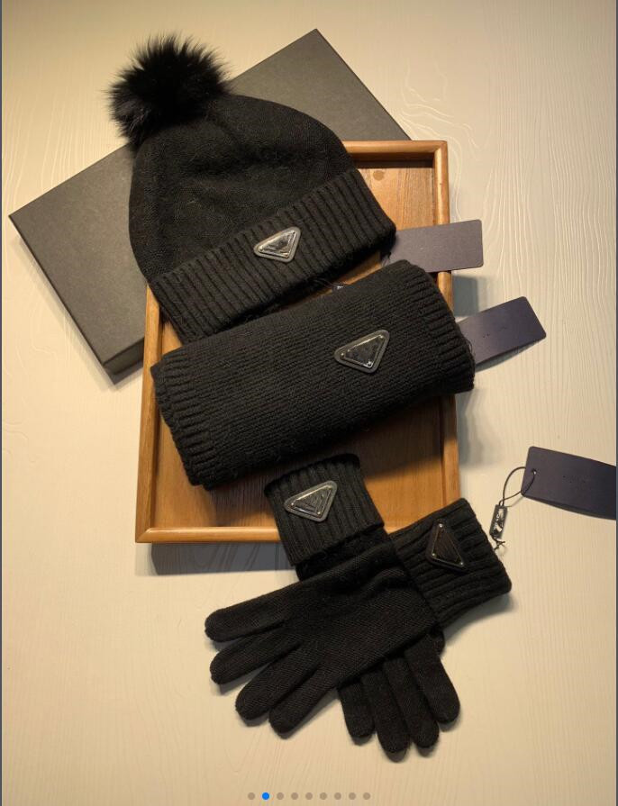

2021 brand designer winter three-piece wool suit hat scarf gloves