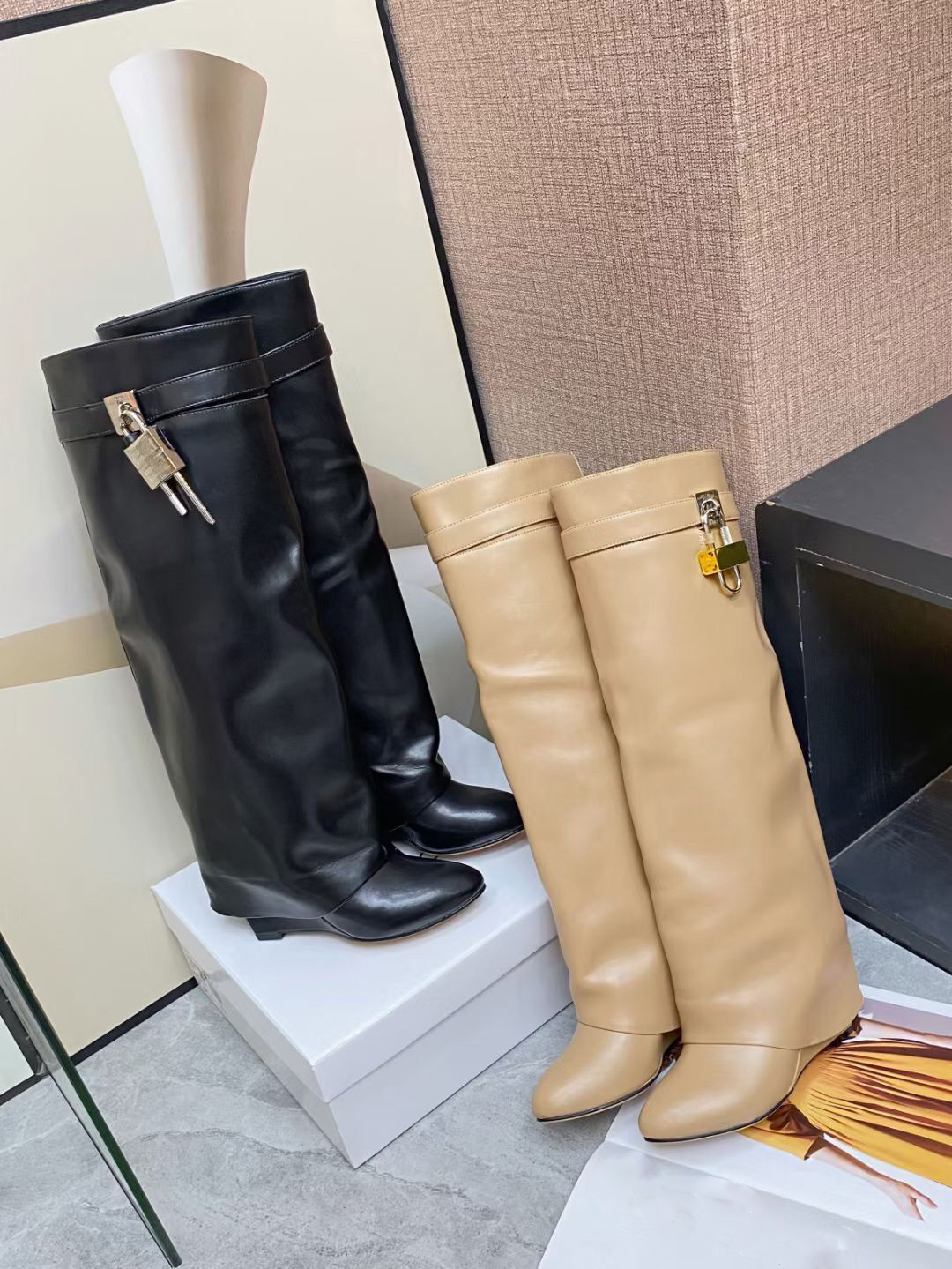

2021 SHARK LOCK pant Knee boots leather silver and gold finish asymmetrical metal padlock clad wedge almond shaped toe heel Thigh-High, 1#