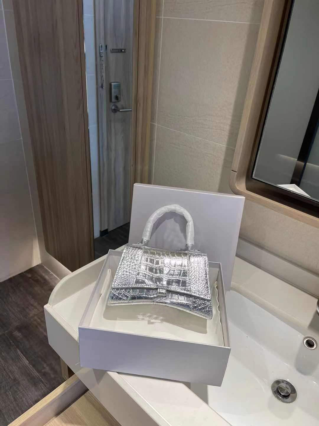 

2021Luxurys designers high Quality Ladies hourglass bag shoulder handbag Women fashion mother handbags Mobile phone bags cossbody totes Elegant temperament