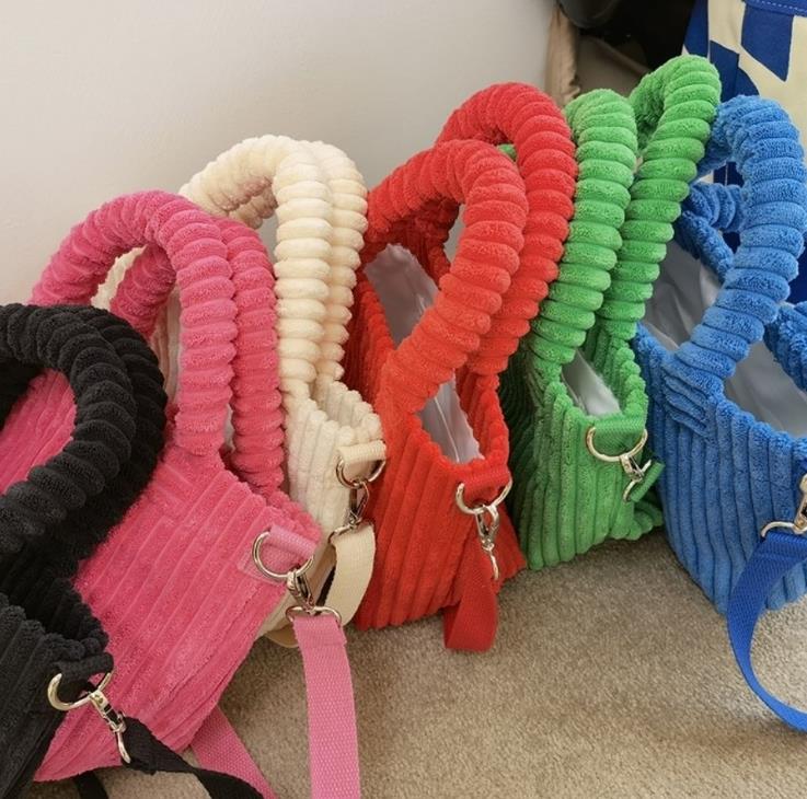 

Shoulder Bags Niche Design Autumn/Winter Corduroy Plush Messenger Bag Female, White