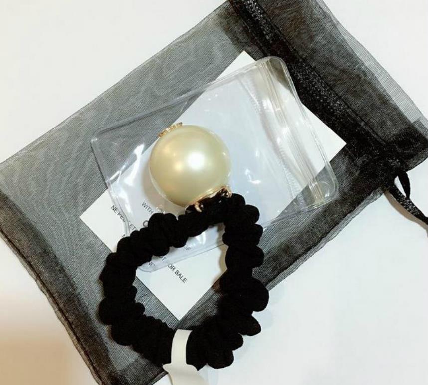 

Super good quality C letter classic hair band with stamp, handmade 3CM large pearl head rope, tee rubber headdress, party gift, Pink