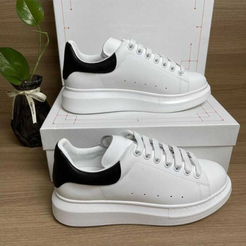 

Fashion Men Shoe Designer Women Leather Lace Up Platform Oversized Sole Sneakers White Black mens womens Luxury velvet suede Casual Shoes