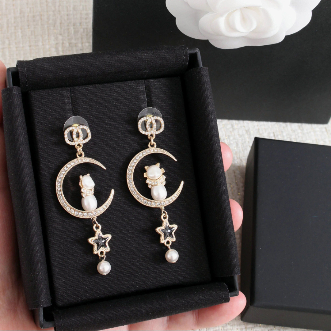 

Girl Brass Designer Earrings Star Moon Cat C Letter Ear Pendants for Women S925 Ear Pin Material X1015B