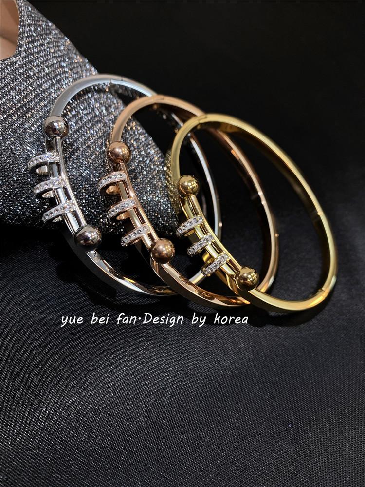 

Bangle Fashion Design Titanium Steel Gold Diamond Bracelet