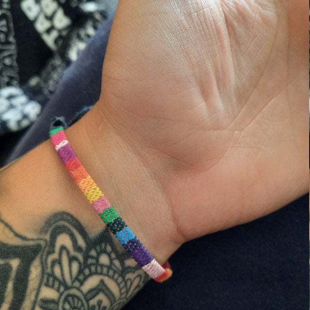 

Kimter Rainbow LGBT Pride Bracelets Handmade Braided Friendship String Anklet Bracelet for Gay Lesbian Adjustable Size A45Z