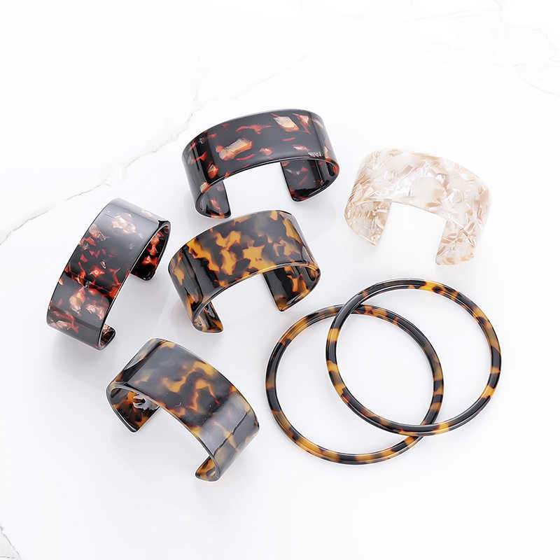 

Tortoiseshell Bangles for Women Print Acitic Acid Acrylic Cuff Simple Bracelet Color Charm Jewelry Bangles Women Fashion Jewelry Q0719