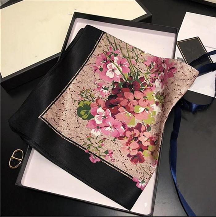 

2021 Silky comfortable beautiful and elegant women spring summer silk scarves 50*50cm letter square scarf without box