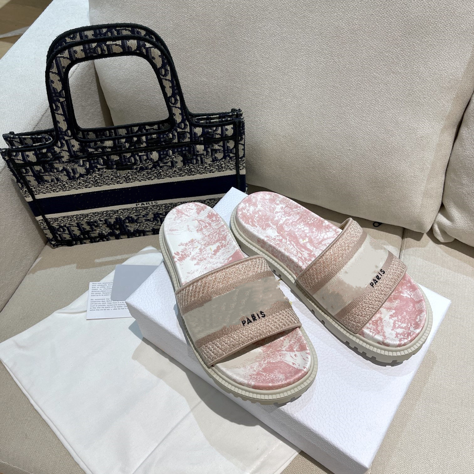 

DWAY SLIDE Women Platform Sandals Slippers Flat Mules Rubber Pattern Knitted Sandal Open Toe Lazy Flip Flops Outdoor beach shoes, Black