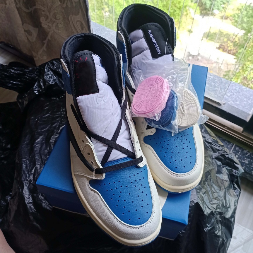 

Shoes Travis x 1 OG Cactus Dark Mocha Men Basketball 1s Sail/Black-Military Blue-Shy Sneakers CD 4487-100, Bubble wrap packaging