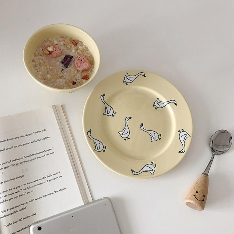 

Dishes & Plates Nordic Ins Yellow Cartoon Ceramic Round Salad Vintage Dessert Fruits Wedding Stands For Cakes Tableware