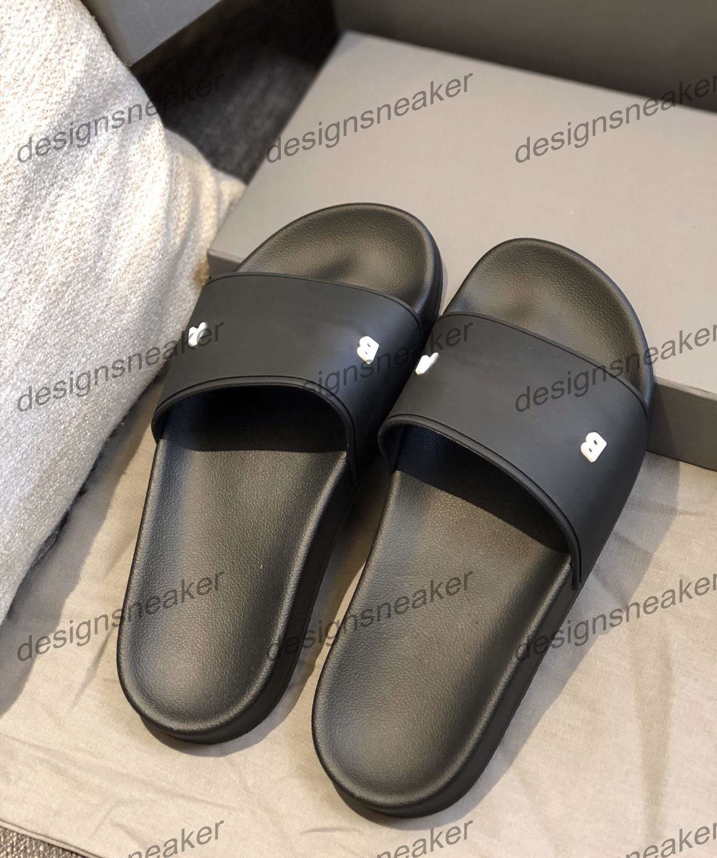 

Mens Womens Summer Slippers Sandals Thick Bottoms Letter Printed Non-slip Casual Beach Huaraches Loafer Slippers Flip Flops 35-45, Black