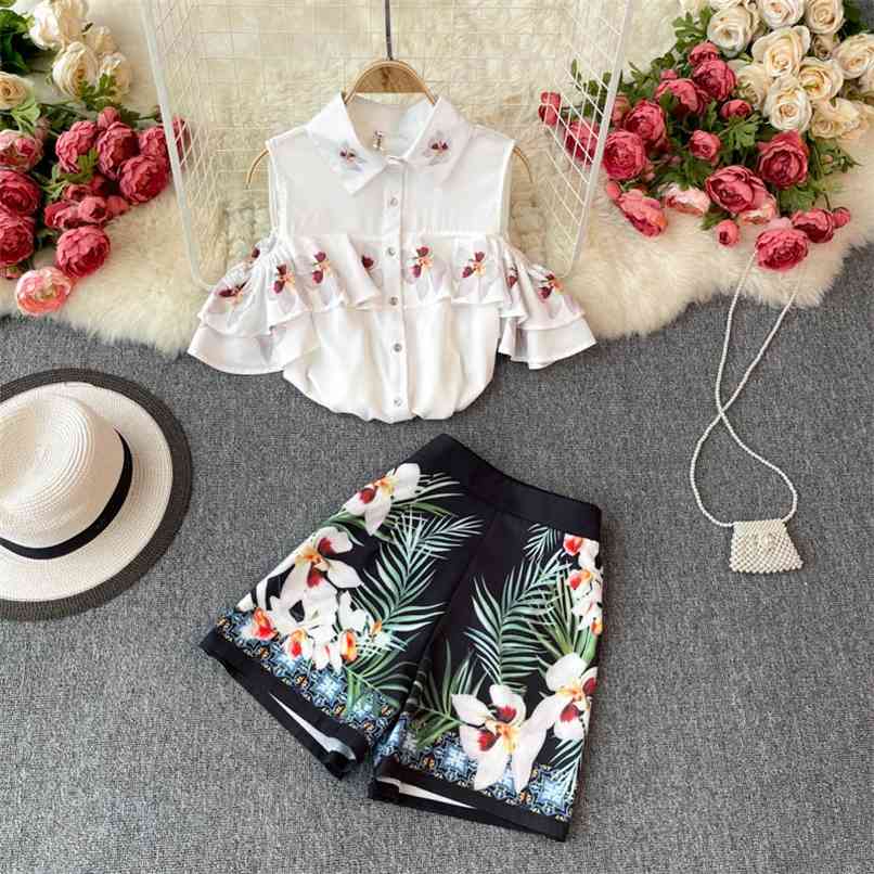 

Temperament Summer Two piece set Women Floral Print Shorts Ruffles Strapless Shirt Siuts Short Trousers Holiday Outfits 210602, White