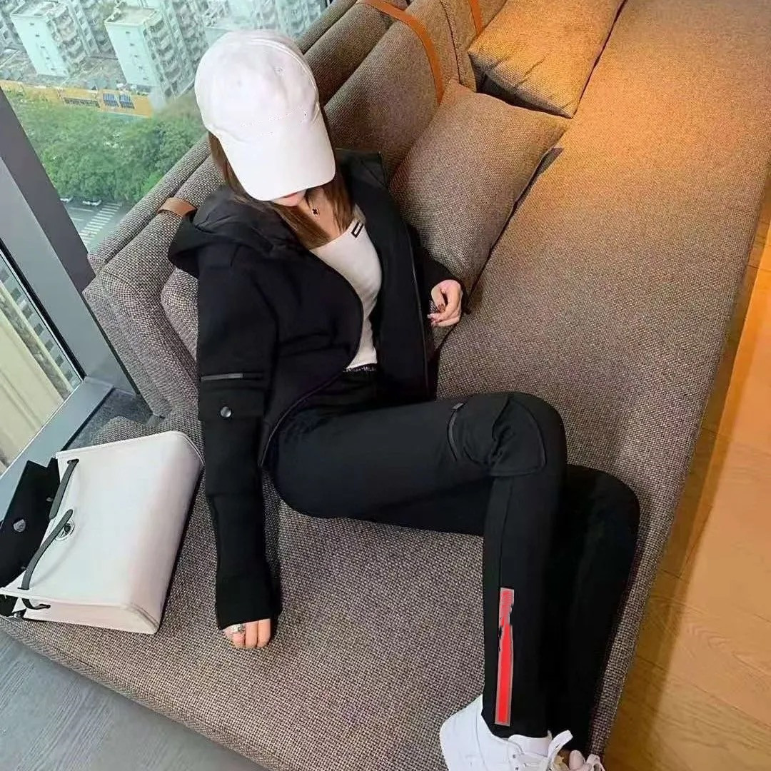 

202 1SS Woemn Track Suits Sweater Hooded With Pants Trouse Sport Slim for Lady With Letters Zippers Spring Autumn, Black