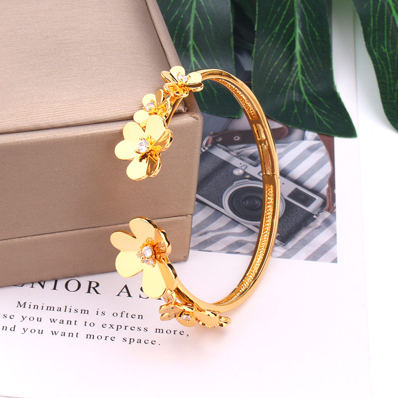 

Classic fashion creative clover Bracelet personality casual gold-plated women's luxury designer jewelry, Golden;silver