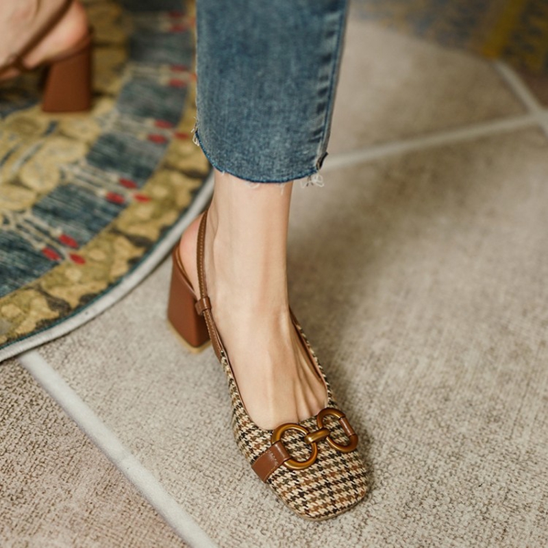 

luxurys designers shoes 2021 summer women shoes square toe chunky heel women sandals bucklestrap 7cm high heel slingback sandal, Black