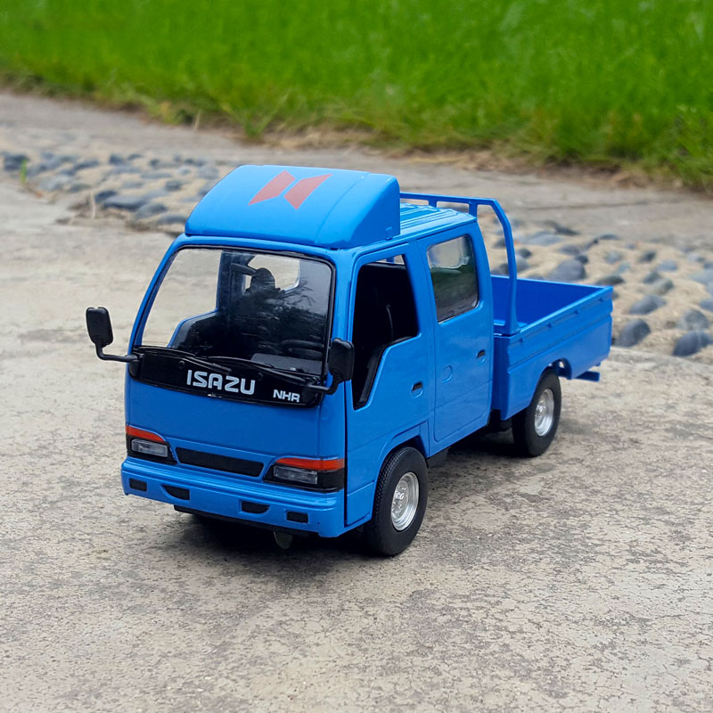 

132 Scale ISUZU NHR Pickup Truck Toy Car Diecast Vehicle Model Pull Back Sound & Light Educational Collection Gift For Children