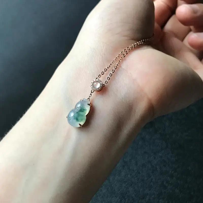 

Chains Designer Original Natural Light Green Chalcedony Gourd Necklace Pendant Elegant Charm Chinese Art Ladies Jewelry