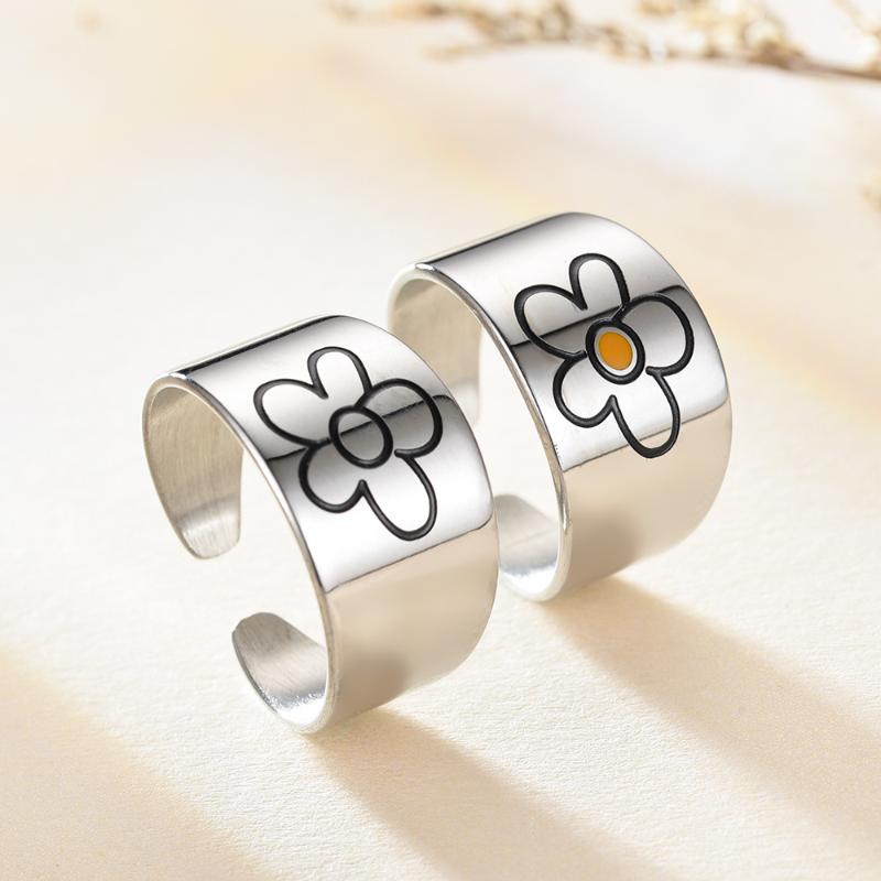 

Wedding Rings Korean Flower Opening Ring Simple Fashion Little Daisy Silver Smooth Titanium Steel Jewelry Gift